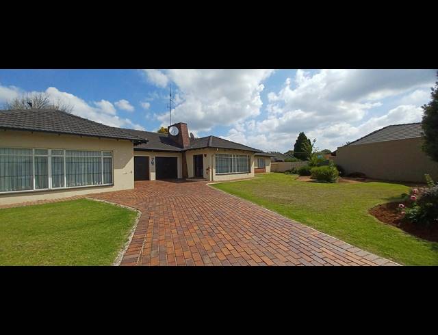 5 BEDROOM FREEHOLD FOR SALE IN DAL FOUCHE